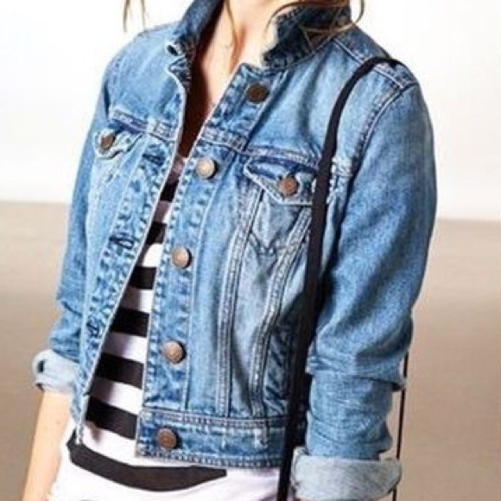 American Eagle Outfitters Denim Jacket 🍁